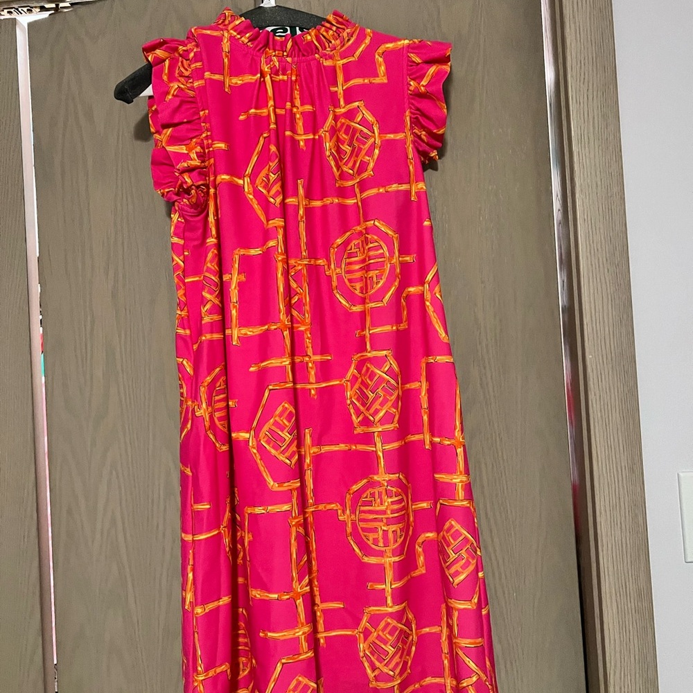 New with tags dress. Size medium. Vibrant colors